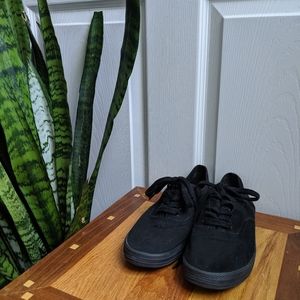 All black keds/vans style sneakers